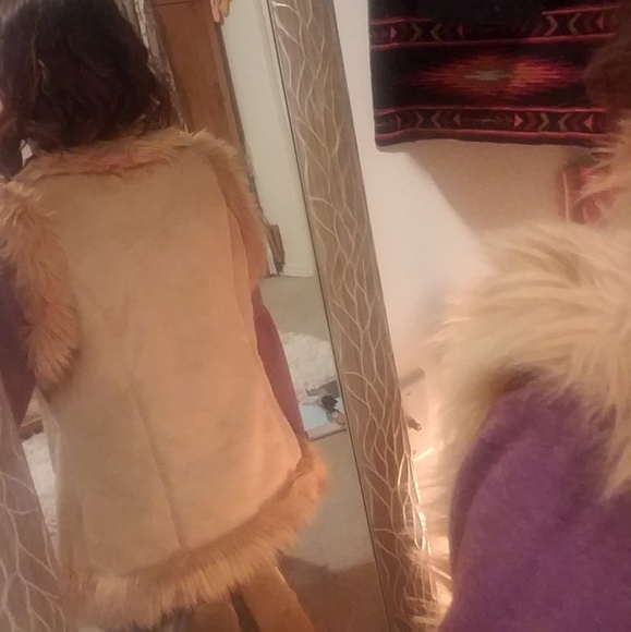 VINTAGE FUR LINED, FLOWER EMBROIDERED VEST🌼 EU CONDITION - Picture 12 of 16